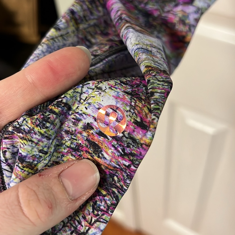 Lululemon Fast and Free High-Rise Crop 23"
Firework Floral Multi - Picture 3 of 6